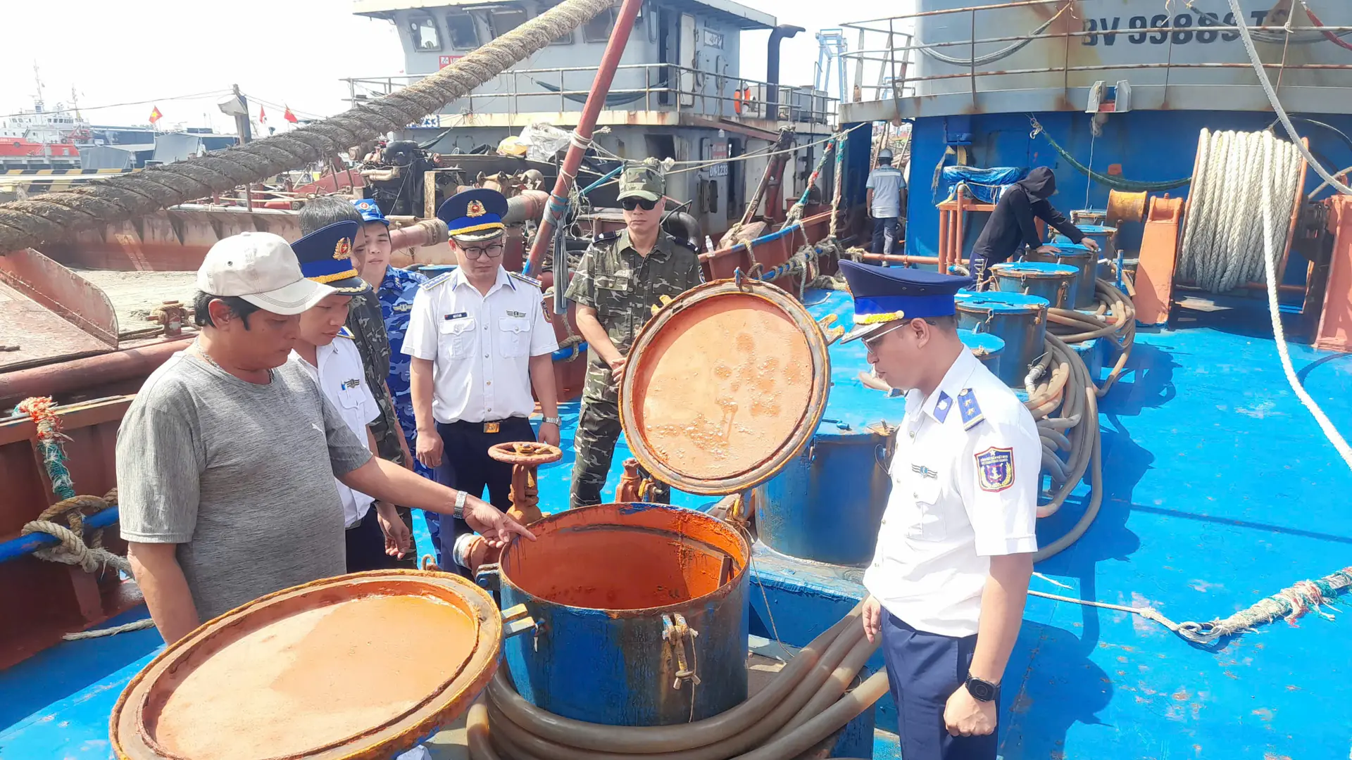 Cảnh sát biển bắt tàu chở 230.000 lít dầu DO trái phép